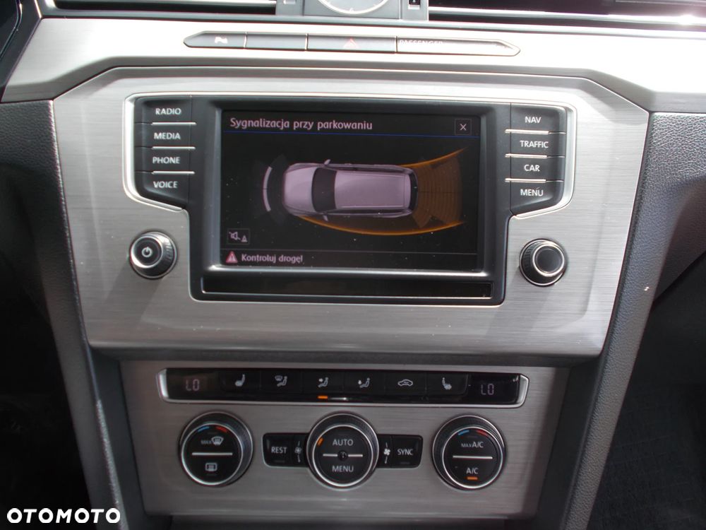 Volkswagen Passat - 12