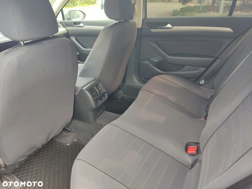 Volkswagen Passat 2.0 TDI SCR Trendline - 10