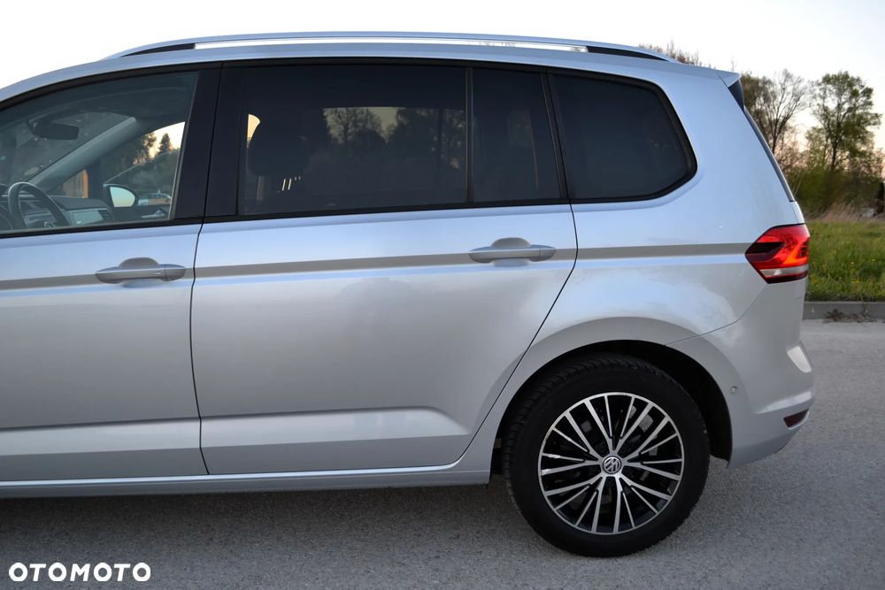 Volkswagen Touran - 11