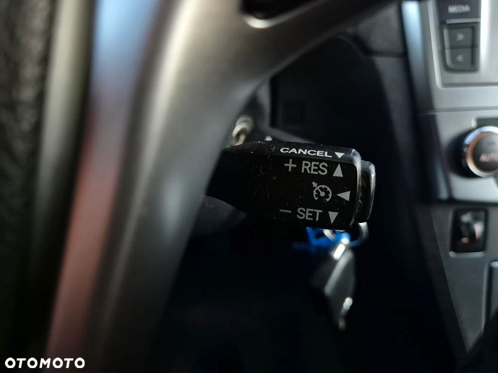 Toyota Avensis 2.0 D-4D Premium - 16