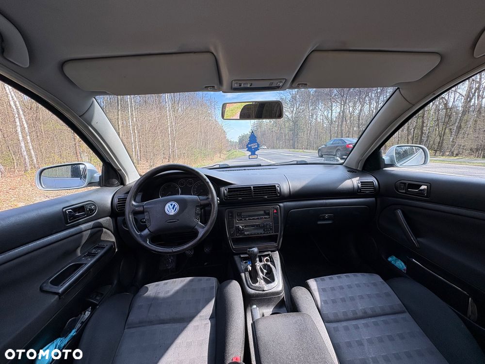 Volkswagen Passat 1.9 TDI Highline - 9