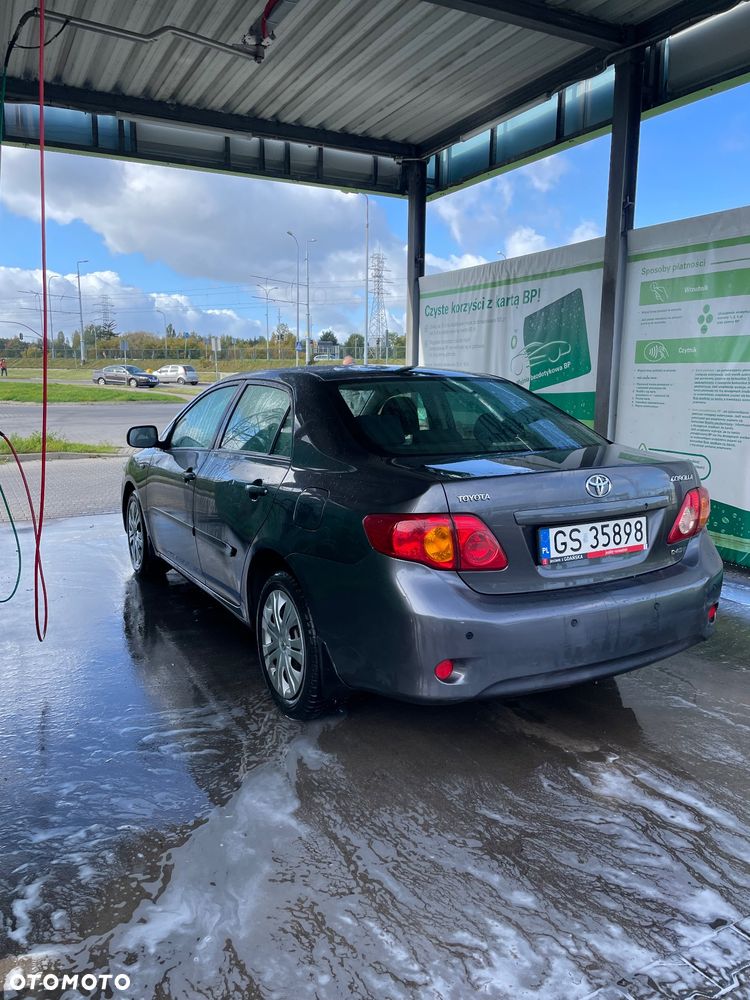 Toyota Corolla - 2