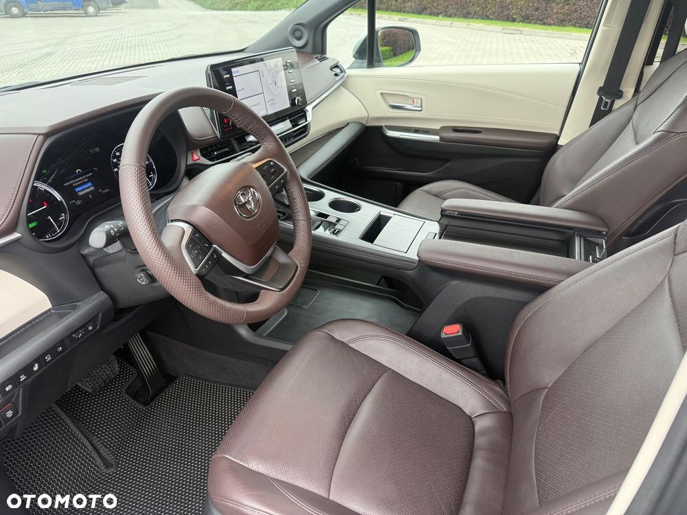 Toyota Sienna - 16