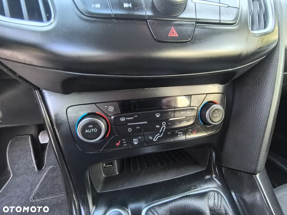 Ford Focus 1.0 EcoBoost Titanium - 25