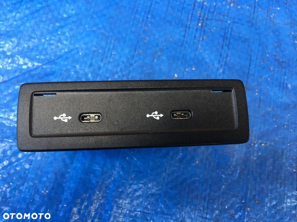 Mercedes W213 Lift Port USB Gniazdo Wejście A2478204002 - 5