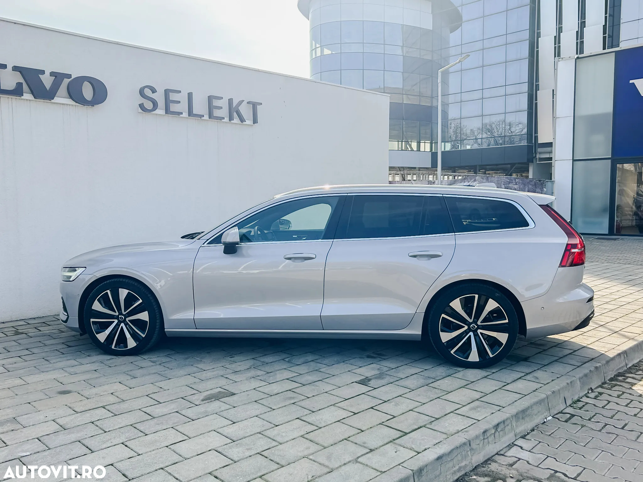 Volvo V60 B4 MHEV AT8 FWD Inscription - 3
