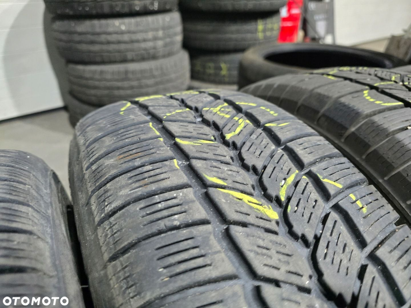 MICHELIN AGILIS 51 SNOW-ICE 215/65R15C 104/102T 7,5mm 4X - 4