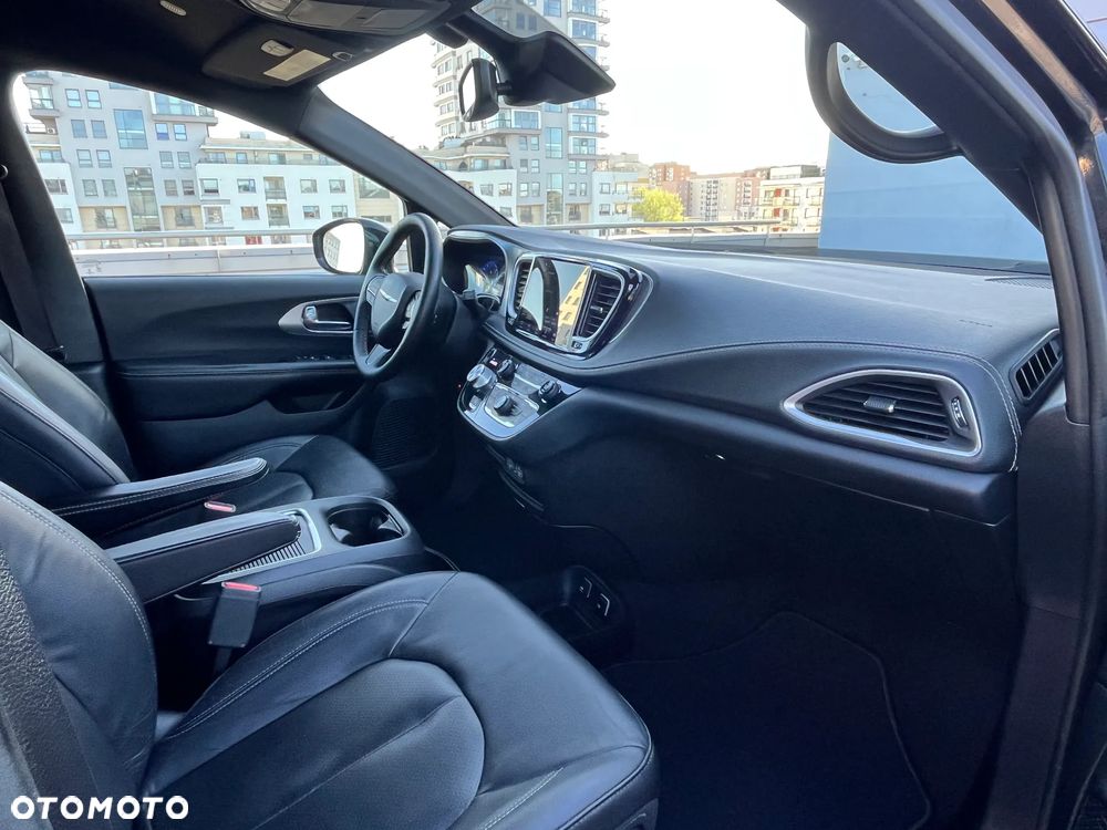 Chrysler Pacifica - 3