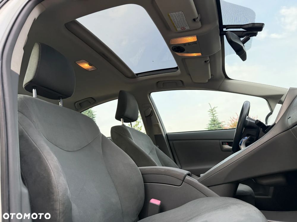Toyota Prius (Hybrid) Executive - 5