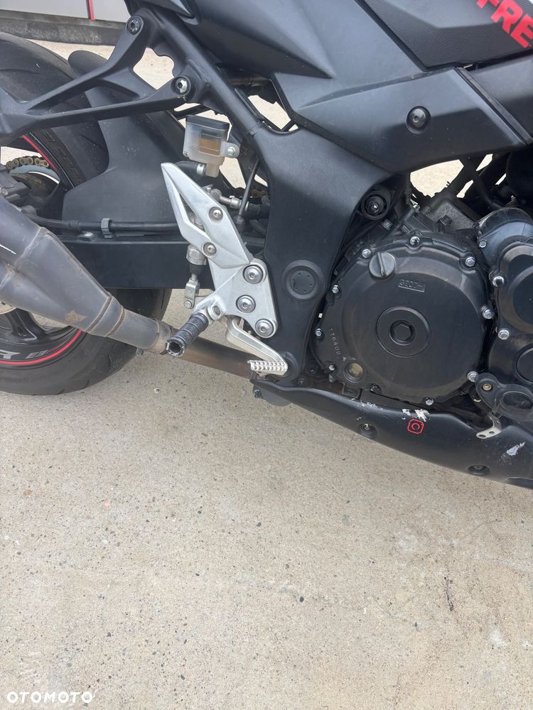 Suzuki GSR - 9