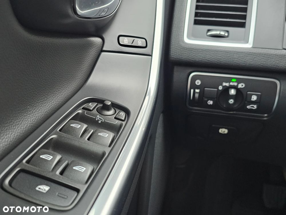 Volvo XC 60 D4 Momentum - 30