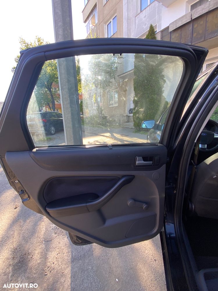 Ford Focus 1.6 Ambiente - 30