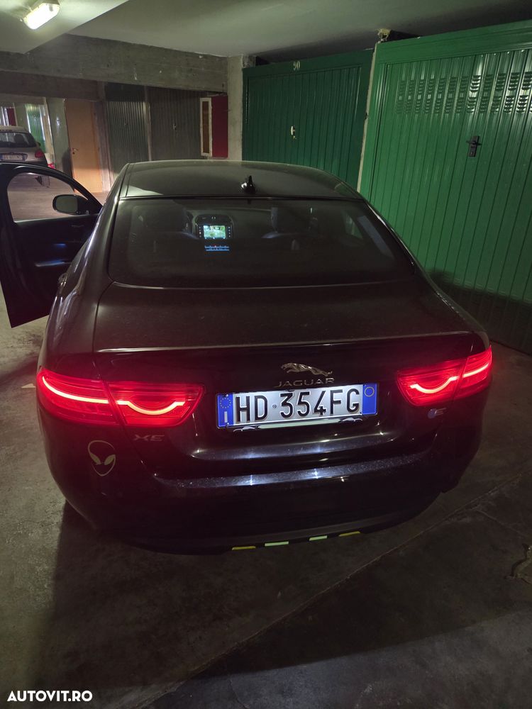 Jaguar XE 2.0 Prestige - 3