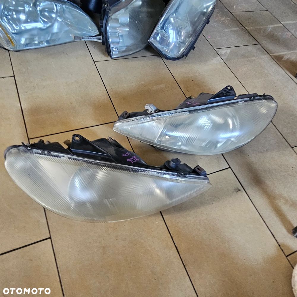 Lampa / Lampy / przednie przod prawa lewa / Peugeot 206 HB