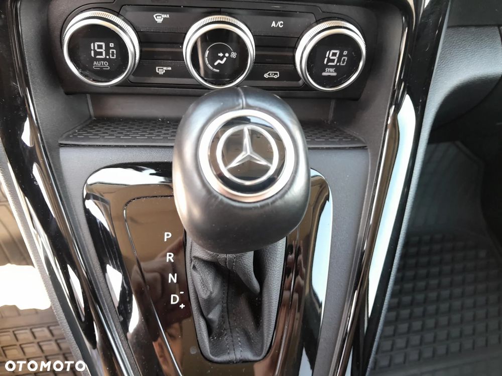 Mercedes-Benz Klasa T 180 d - 12