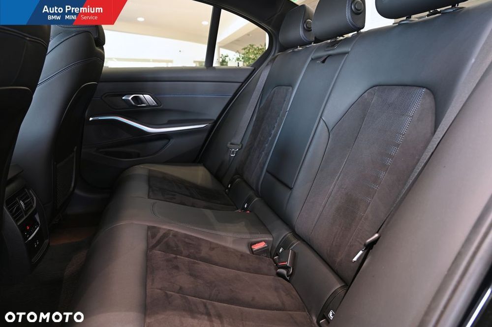 BMW Seria 3 320d xDrive mHEV - 12