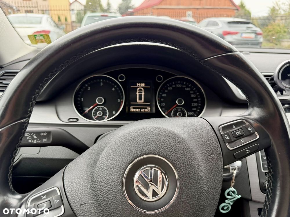 Volkswagen Passat - 12