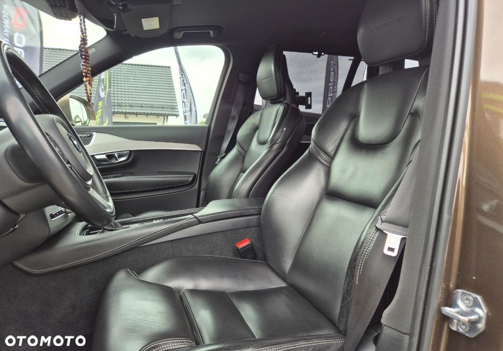 Volvo XC 90 - 8