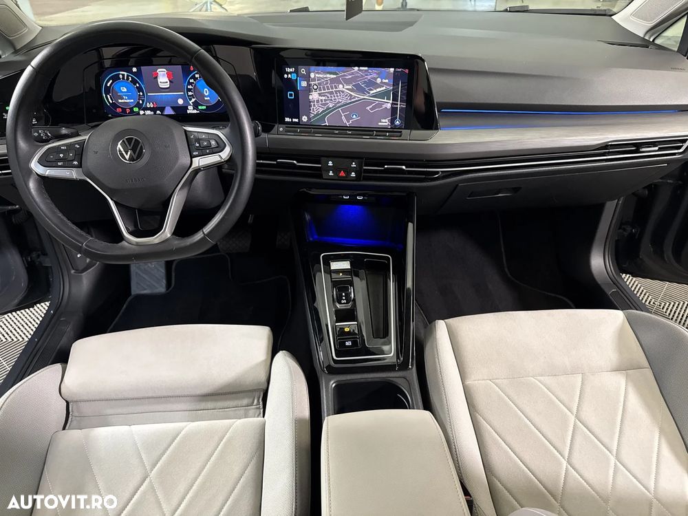 Volkswagen Golf - 10