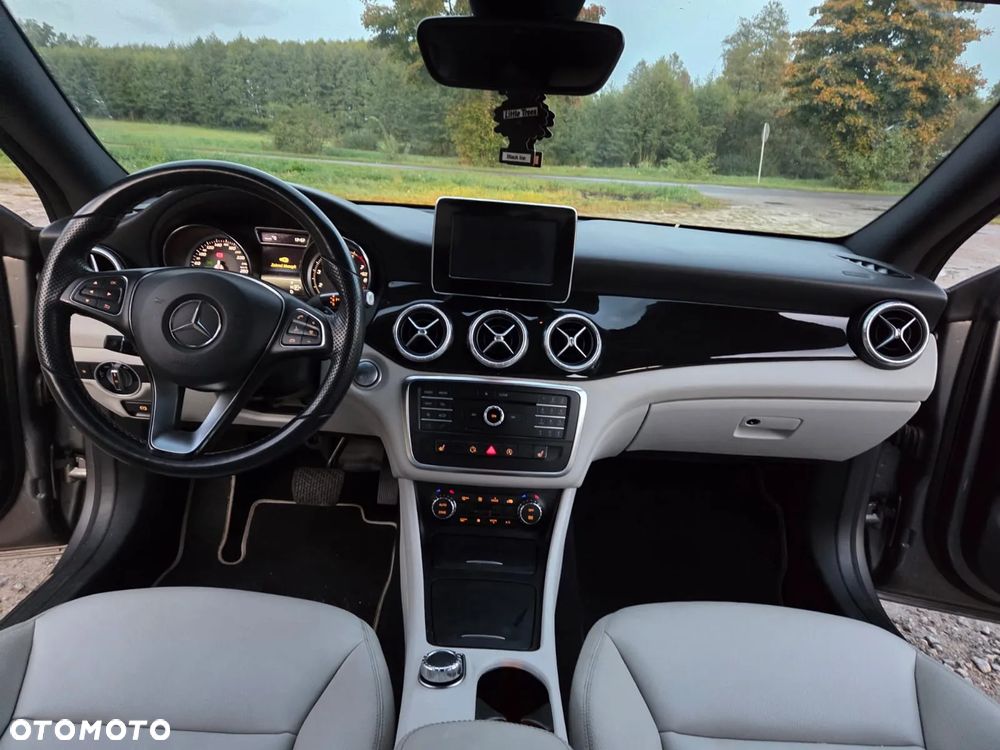 Mercedes-Benz CLA 250 7G-DCT - 18