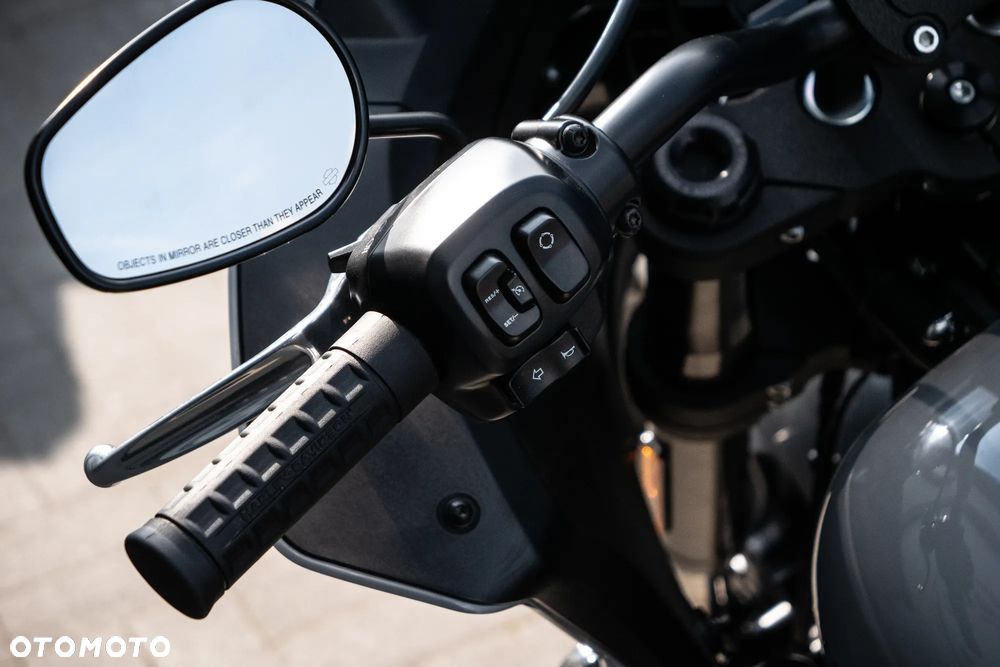 Harley-Davidson Softail Low Rider - 17