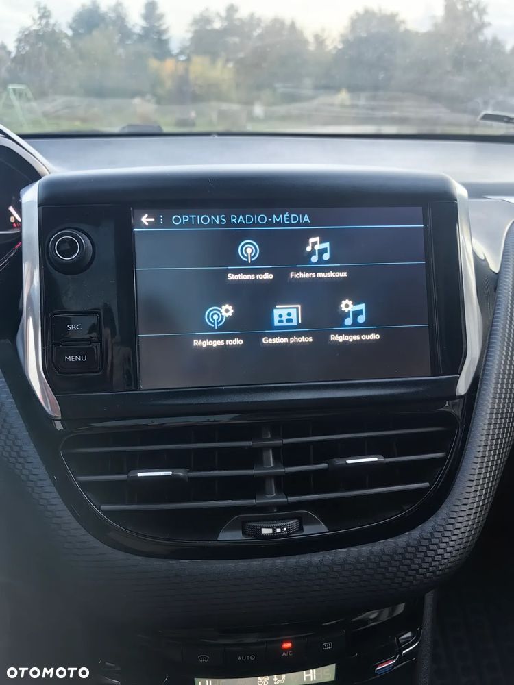 Peugeot 2008 1.2 Pure Tech Allure S&S - 9