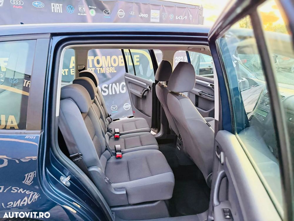 Volkswagen Touran - 8