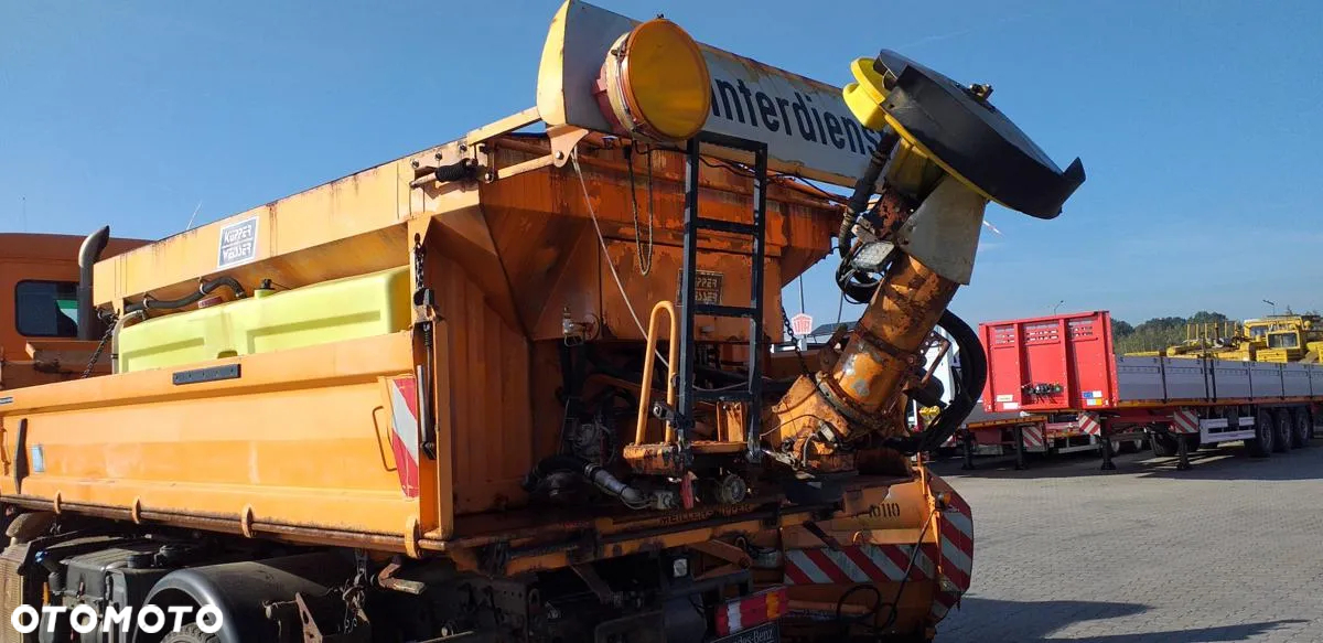Mercedes-Benz SAMOCHÓD CIĘŻAROWY MERCEDES BENZ 1832 ACTROS - WYWROTKA Z PIASKARKO - SOLARKĄ I PŁUGAMI - 17