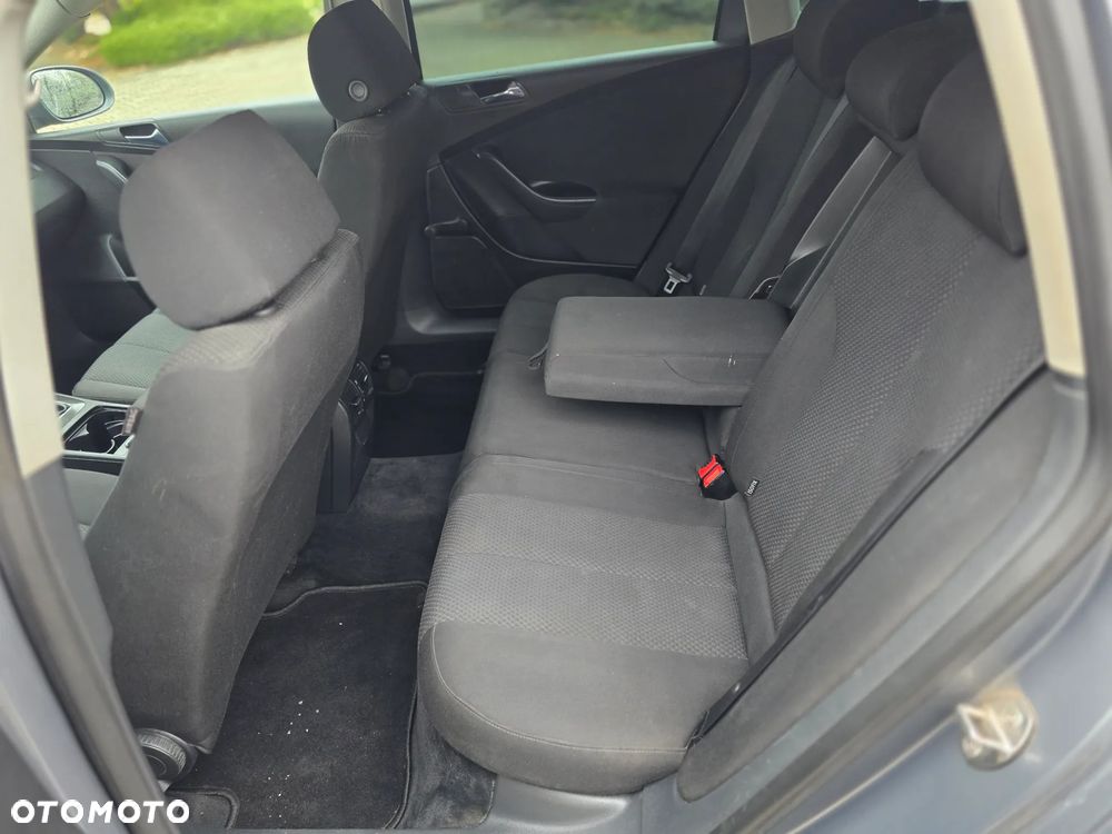 Volkswagen Passat 1.9 TDI Comfortline - 8