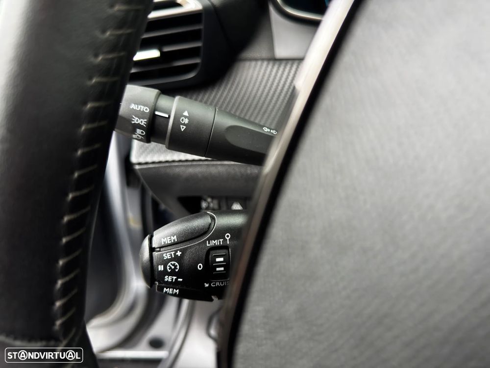 Peugeot e-2008 Active Pack - 13