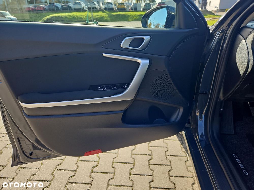 Kia Ceed 1.5 T-GDI M - 10