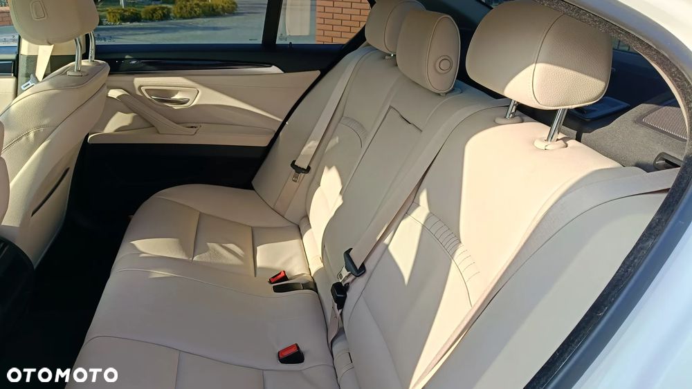 BMW Seria 5 530d xDrive Modern Line - 25