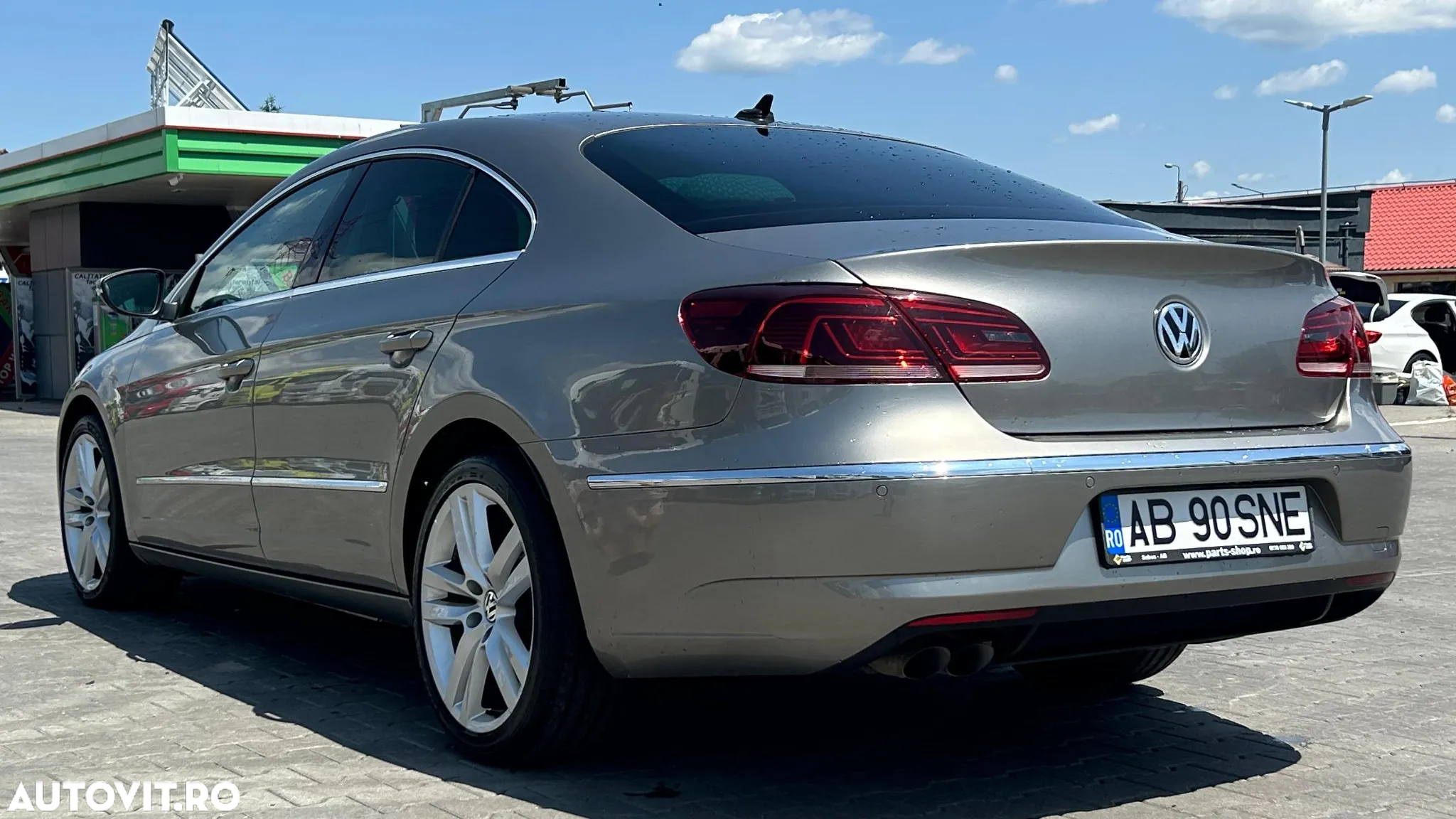 Volkswagen Passat - 4