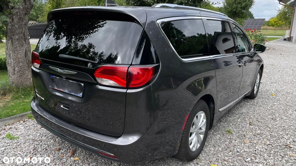 Chrysler Pacifica - 8