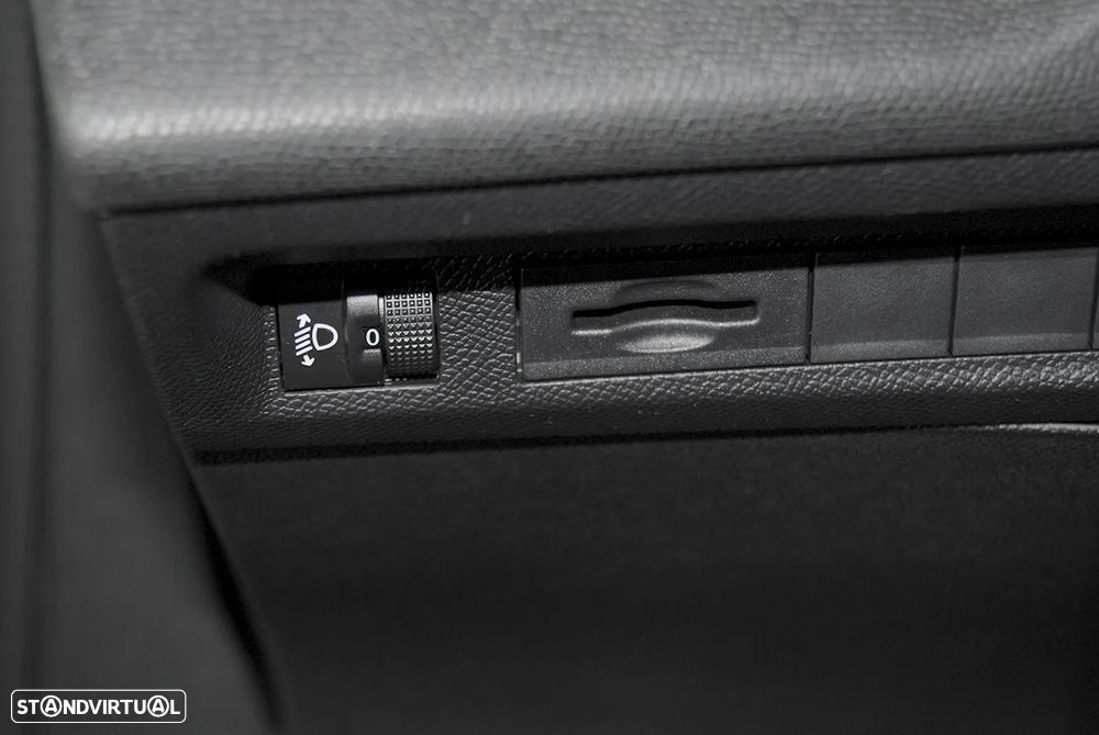 Peugeot 308 1.2 PureTech Allure - 27