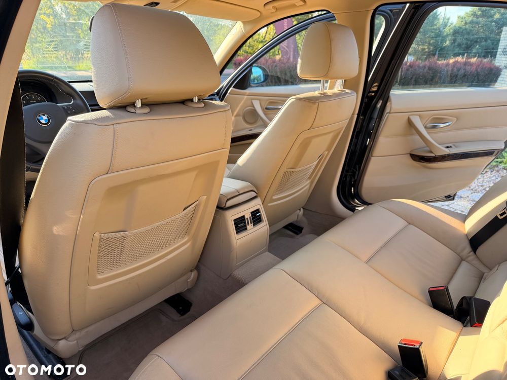 BMW Seria 3 325xi - 16