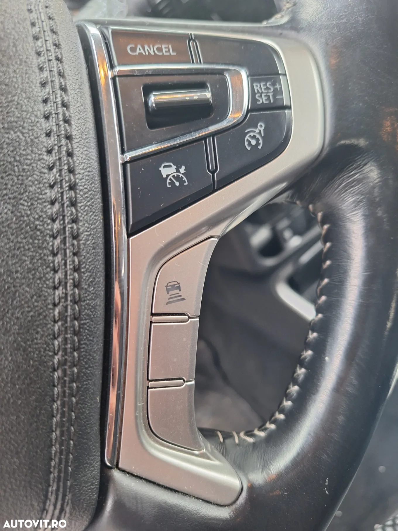 Mitsubishi Outlander 2.4 4WD Plug-In Hybrid Top - 15