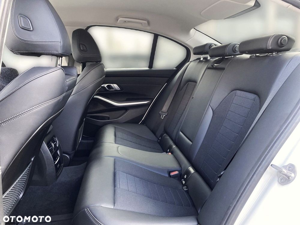 BMW Seria 3 318d mHEV - 40