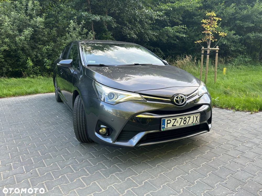 Toyota Avensis 1.8 Premium - 18