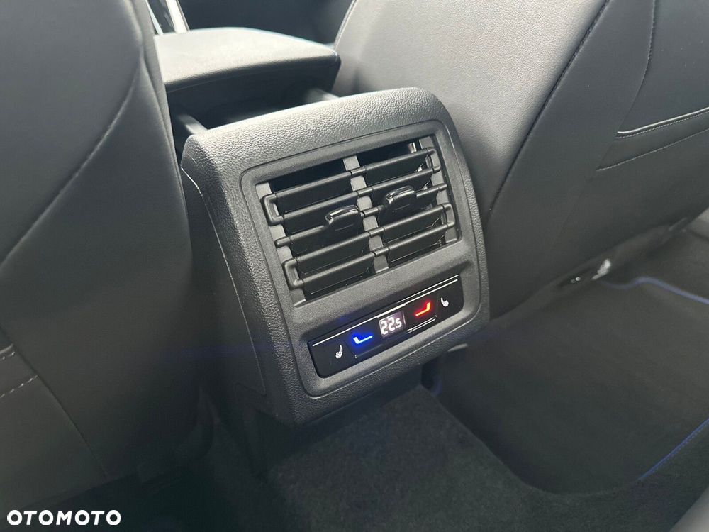 Volkswagen Golf 2.0 TSI 4Motion R DSG - 32