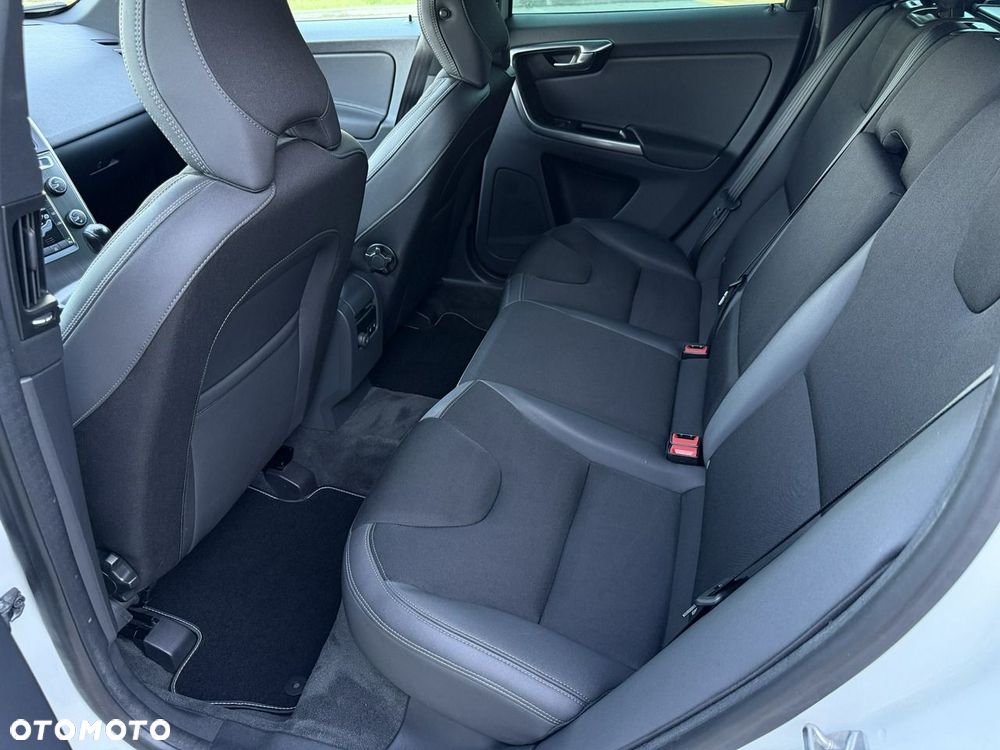 Volvo XC 60 D4 Momentum - 17