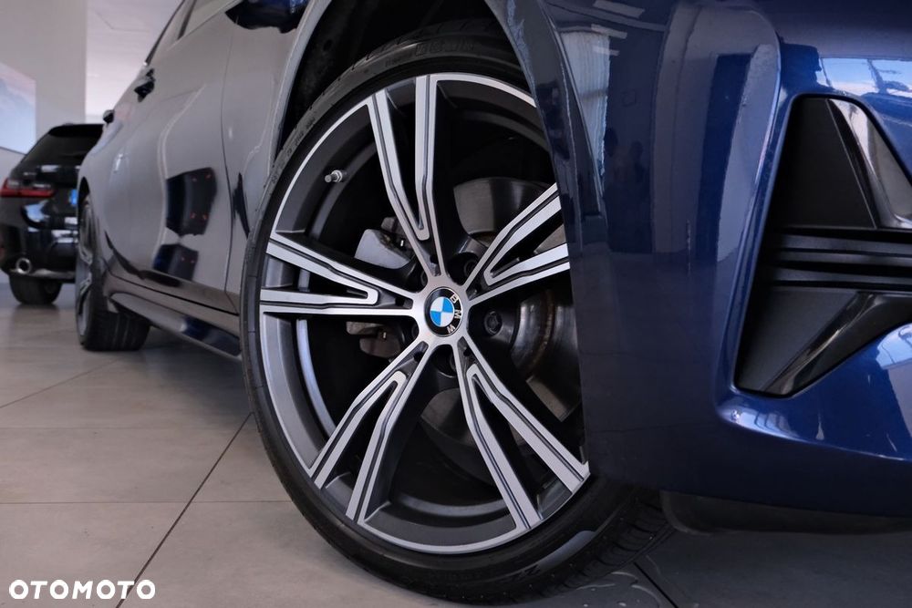 BMW Seria 3 330i M Sport - 4