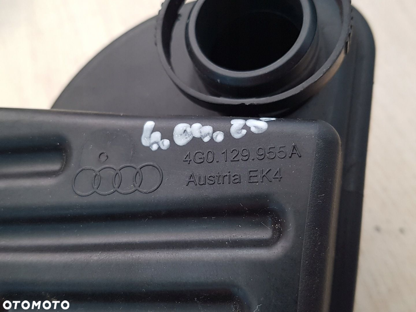 AUDI RS6 C7 tłumik powietrza 4G0129955A - 4