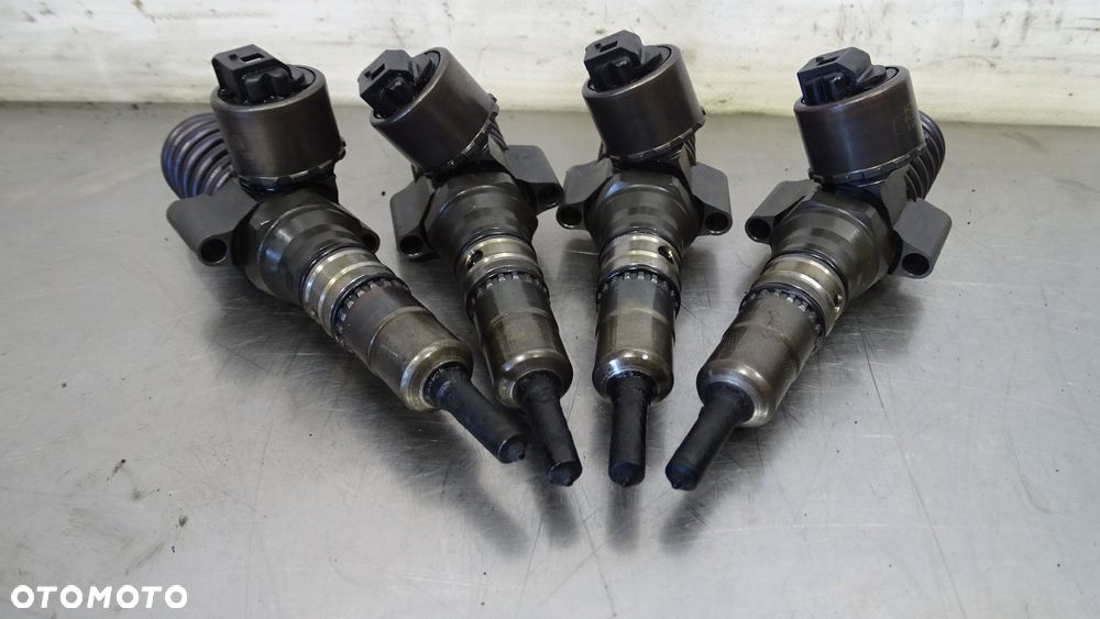 POMPOWTRYSK VOLKSWAGEN TOURAN I 2.0 03G130073B - 2