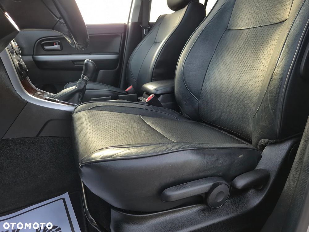 Suzuki Grand Vitara 2.0 De luxe - 17