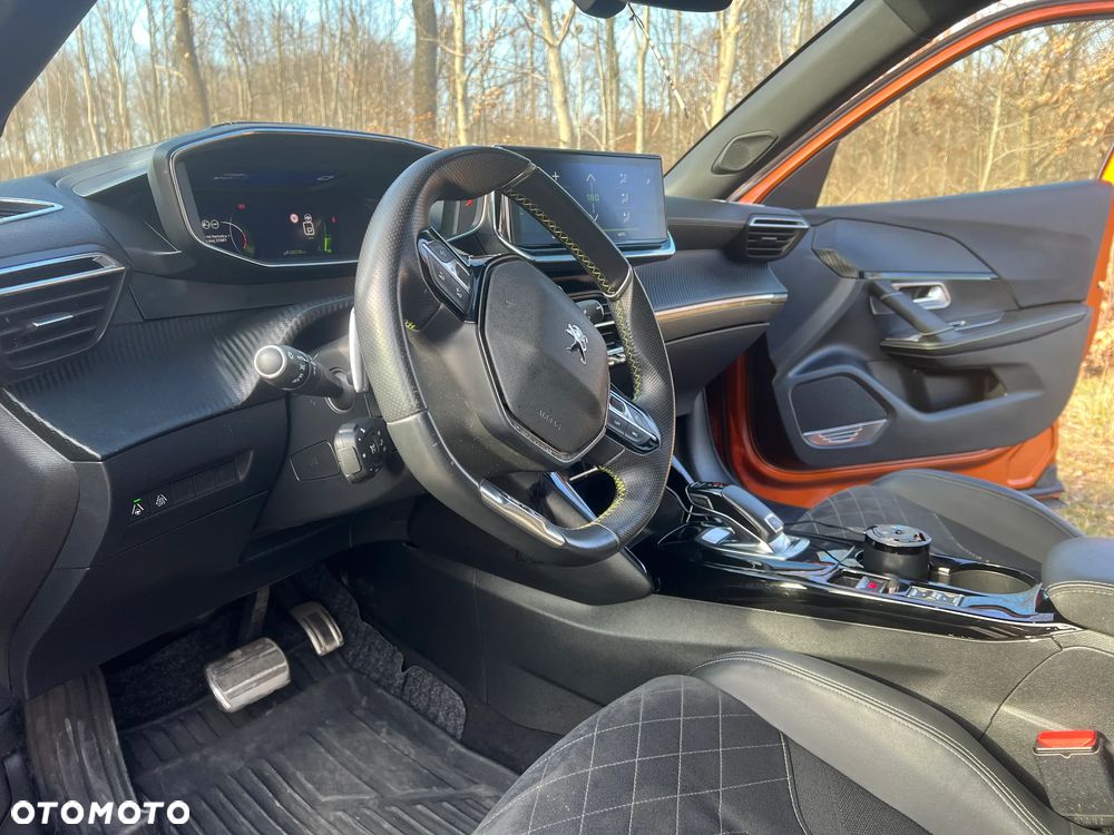 Peugeot 2008 PureTech 155 EAT8 GT - 8