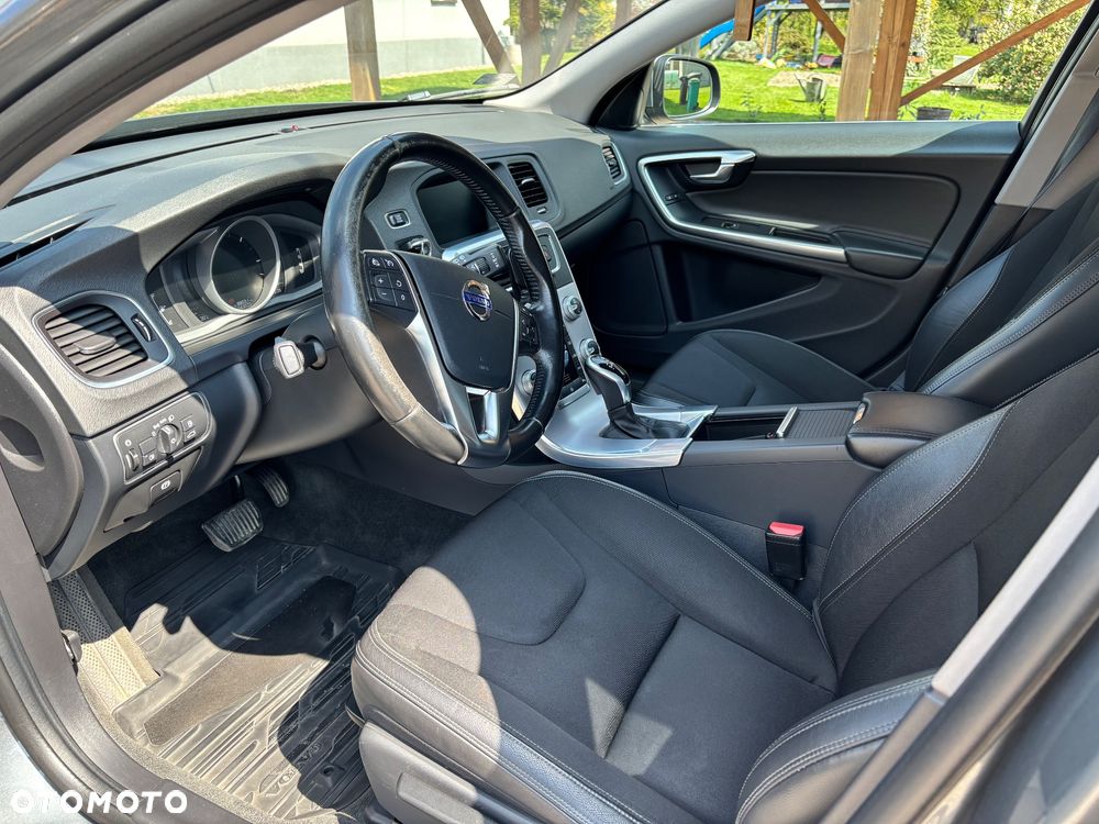 Volvo V60 D4 Drive-E Momentum - 13