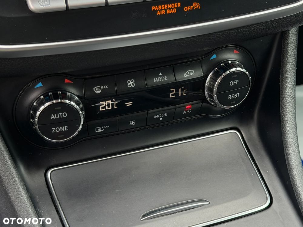 Mercedes-Benz GLA 200 7G-DCT Urban - 22