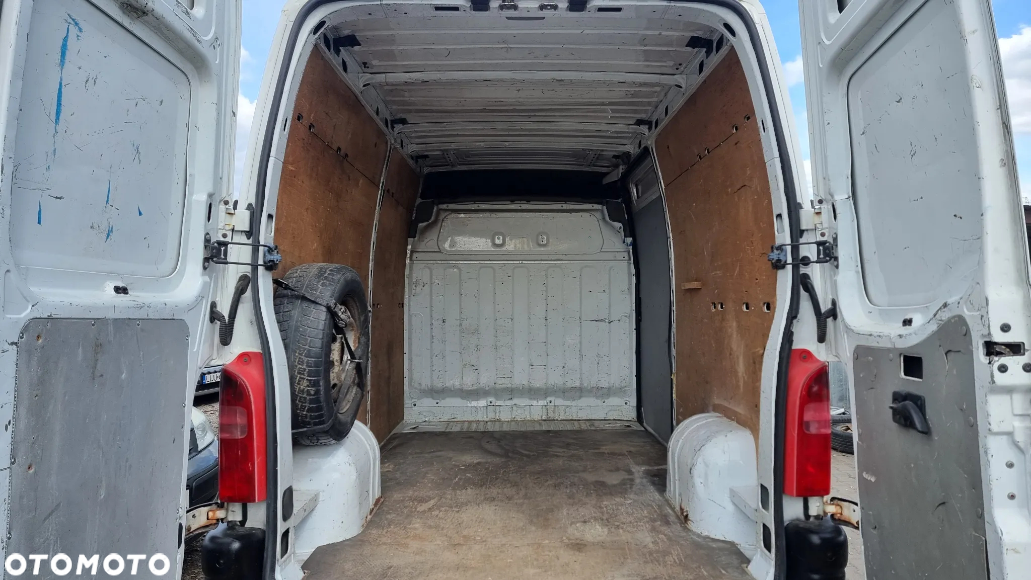 Nissan INTERSTAR - 13