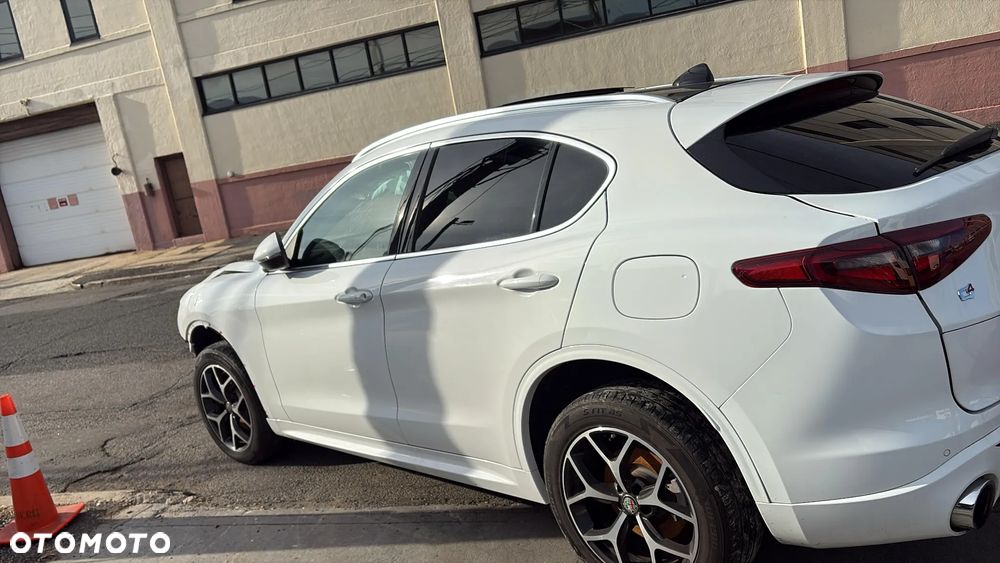 Alfa Romeo Stelvio 2.0 Turbo 16V AT8-Q4 Ti - 7